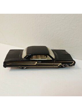 Hot Wheels Muscle Mania 1964 Chevy Impala 2-Door Hardtop Black/Gold